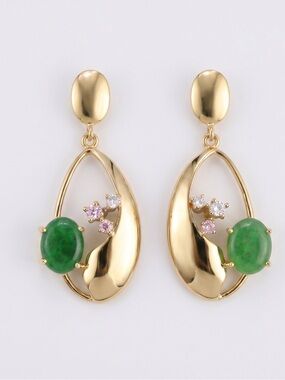 Vintage Estate 18k Yellow Gold Jade and Diamond Earrings!